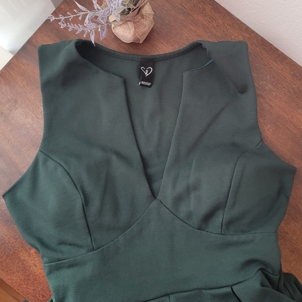 Windsor Dark Emerald Hunter Green Party Dress V-Neck Pleated Casual Medium